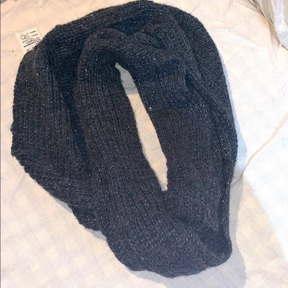 Gilly Hicks scarf